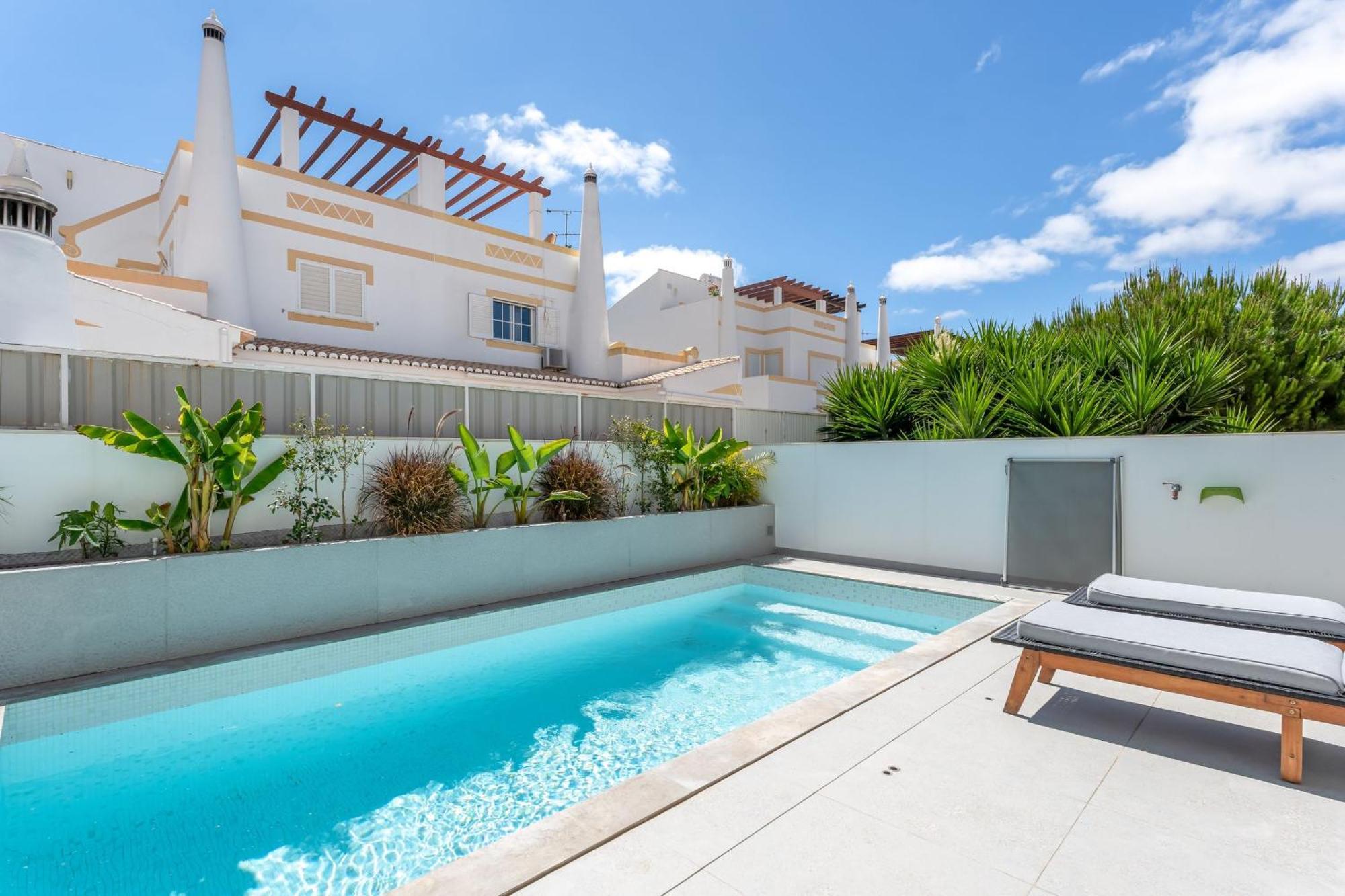 Luxurious 3 Bdr House With Pool & Bbq By Lovelystay