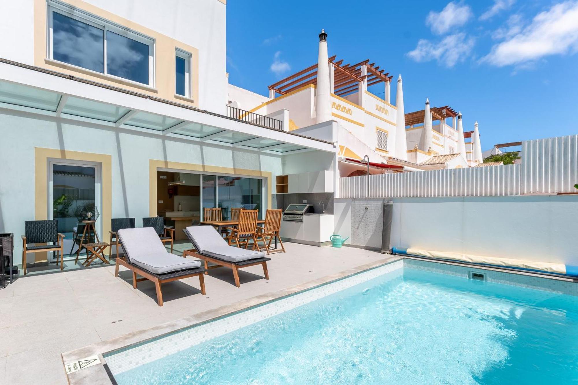 Luxurious 3 Bdr House With Pool & Bbq By Lovelystay * Lagos