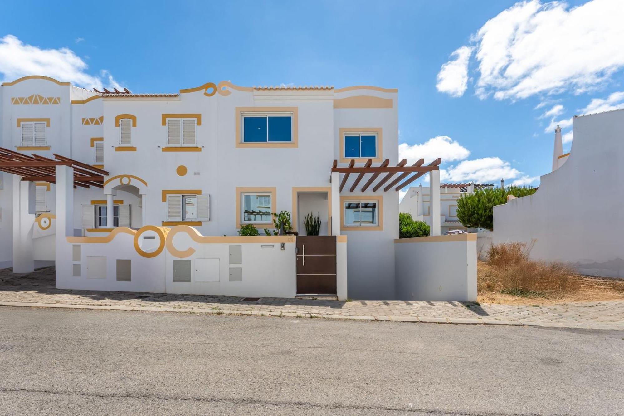Luxurious 3 Bdr House With Pool & Bbq By Lovelystay Holiday home *