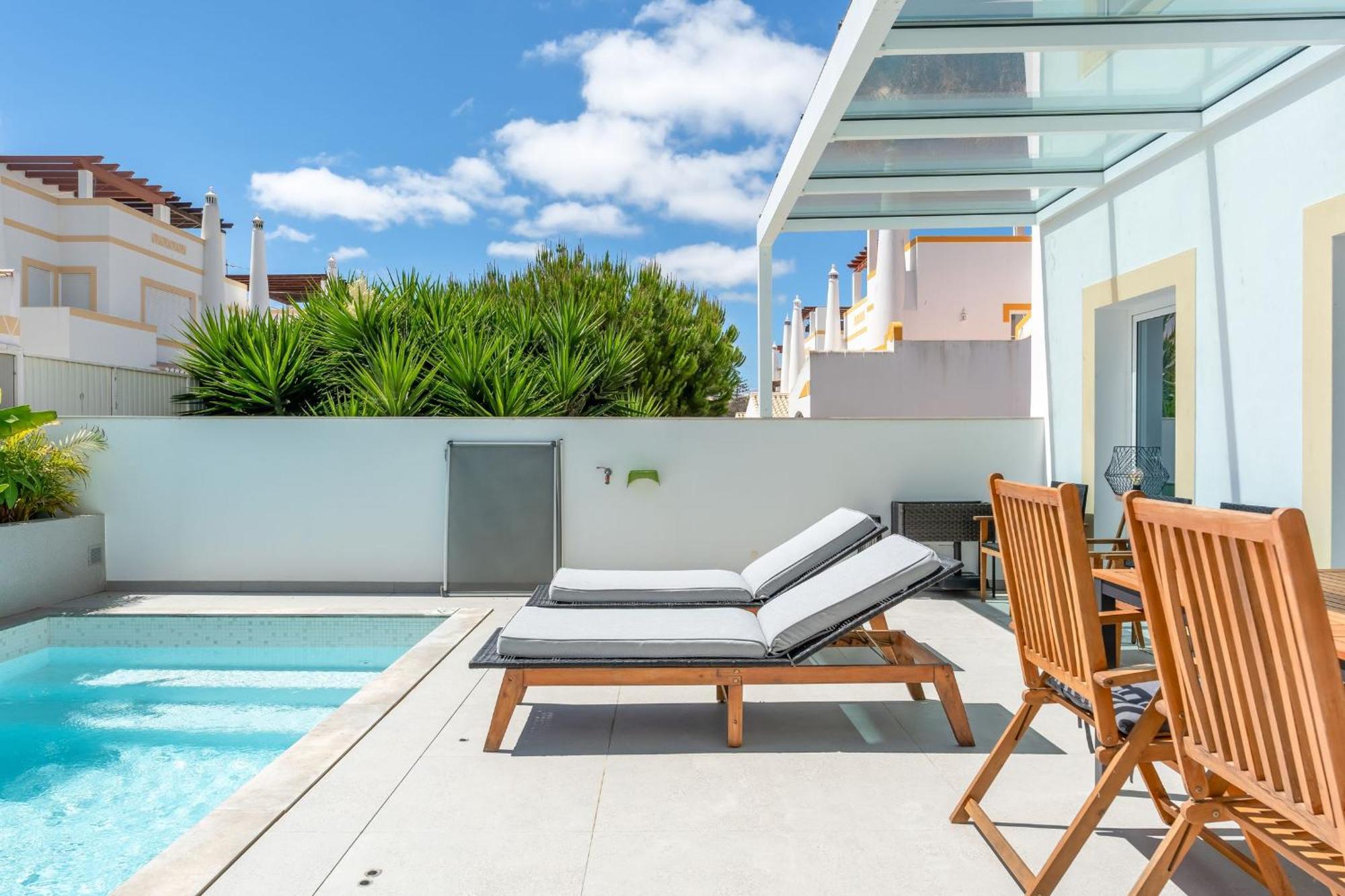 Luxurious 3 Bdr House With Pool & Bbq By Lovelystay Lagos